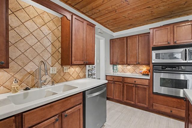 4613 CROSSOVER LN, Memphis, TN 38117