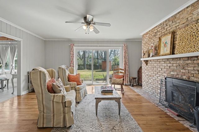 4613 CROSSOVER LN, Memphis, TN 38117