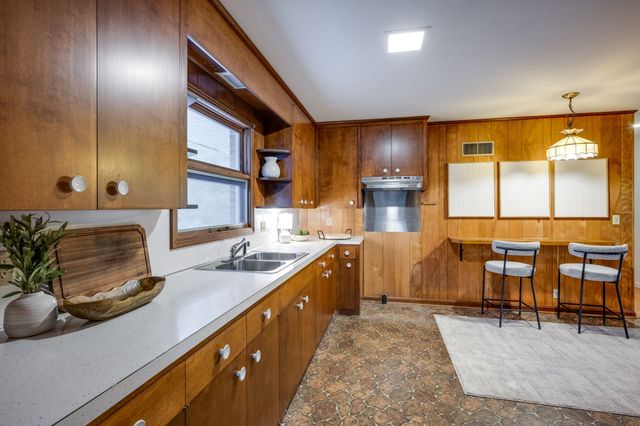 112 Lake Valley Road, Dickson, TN 37055