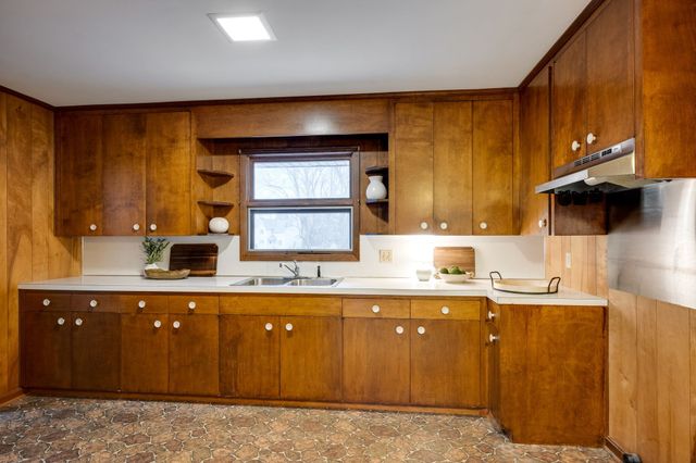 112 Lake Valley Road, Dickson, TN 37055