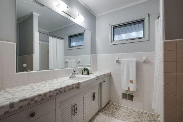 112 Lake Valley Road, Dickson, TN 37055