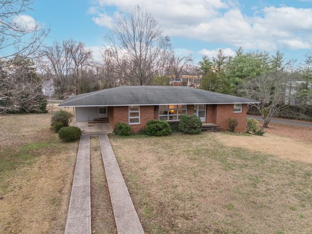 112 Lake Valley Road, Dickson, TN 37055