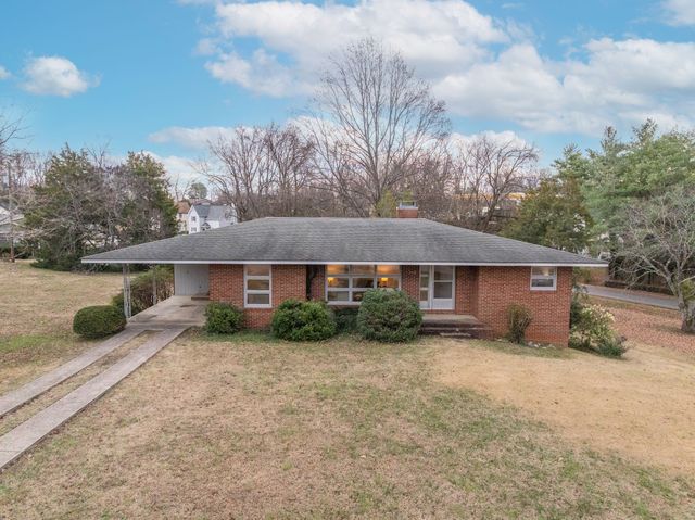 112 Lake Valley Road, Dickson, TN 37055