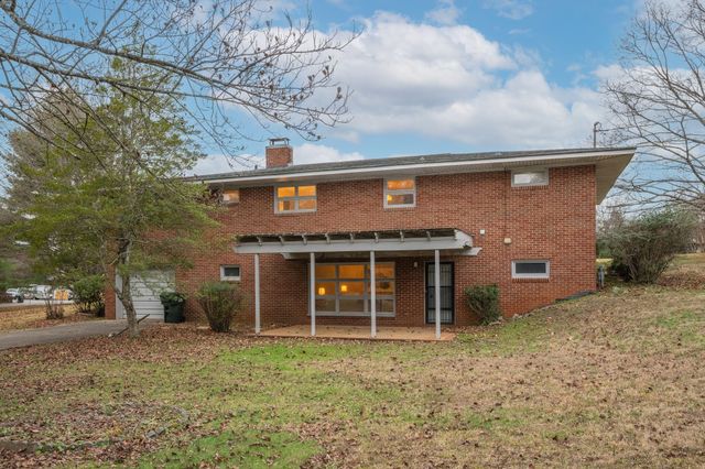 112 Lake Valley Road, Dickson, TN 37055