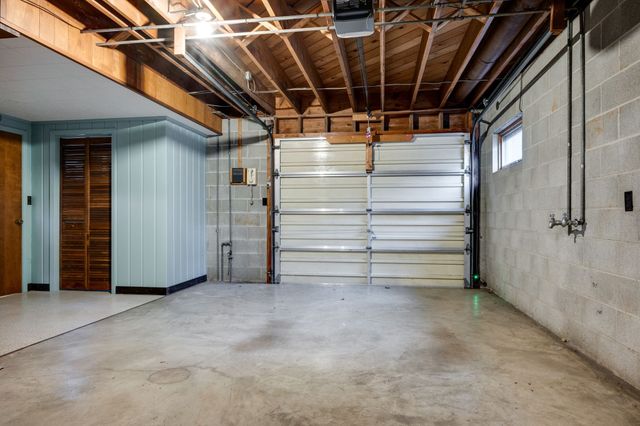 112 Lake Valley Road, Dickson, TN 37055