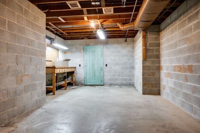 112 Lake Valley Road, Dickson, TN 37055