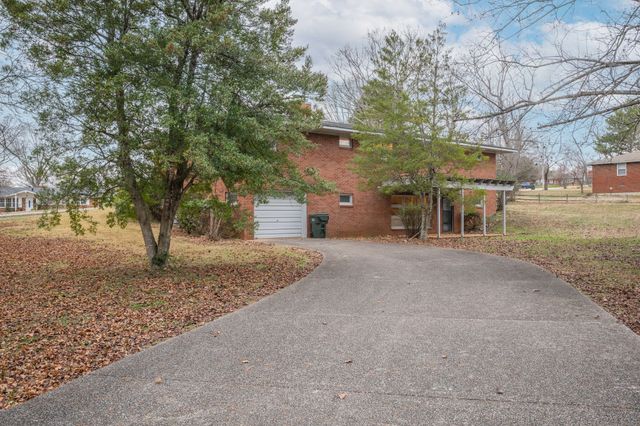 112 Lake Valley Road, Dickson, TN 37055