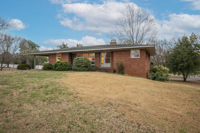 112 Lake Valley Road, Dickson, TN 37055