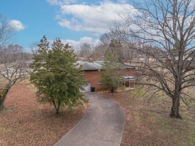 112 Lake Valley Road, Dickson, TN 37055