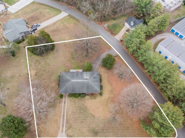 112 Lake Valley Road, Dickson, TN 37055