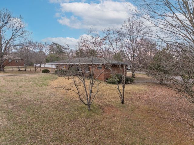 112 Lake Valley Road, Dickson, TN 37055