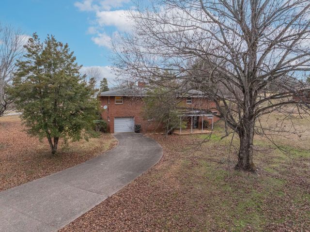 112 Lake Valley Road, Dickson, TN 37055