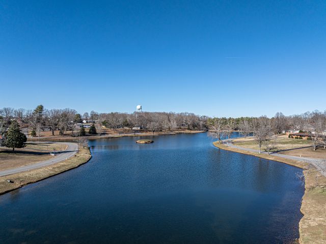 112 Lake Valley Road, Dickson, TN 37055