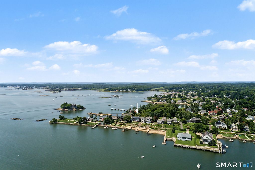 39 Flying Point Road, Branford, CT 06405