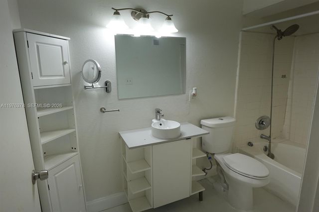 15560 SW 104th Ter 613, Miami, FL 33196