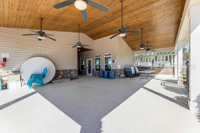 72 White Crescent Cir, Ridgeland, SC 29936