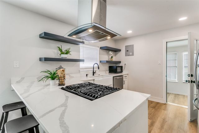 612 E Wall Street, Grapevine, TX 76051