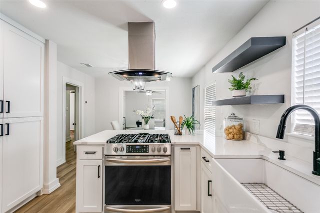 612 E Wall Street, Grapevine, TX 76051