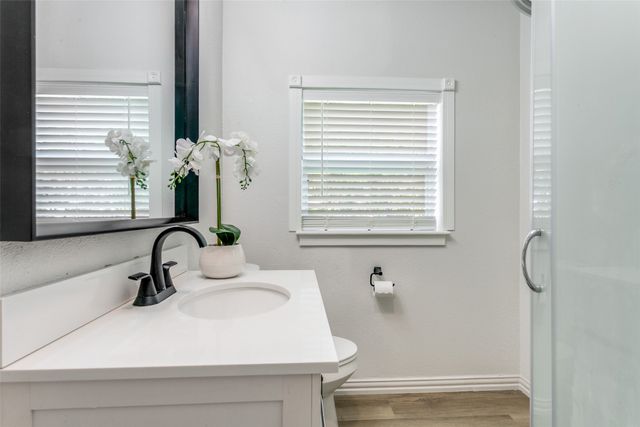 612 E Wall Street, Grapevine, TX 76051