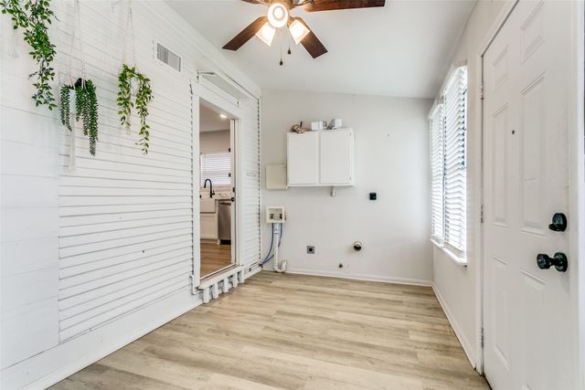 612 E Wall Street, Grapevine, TX 76051