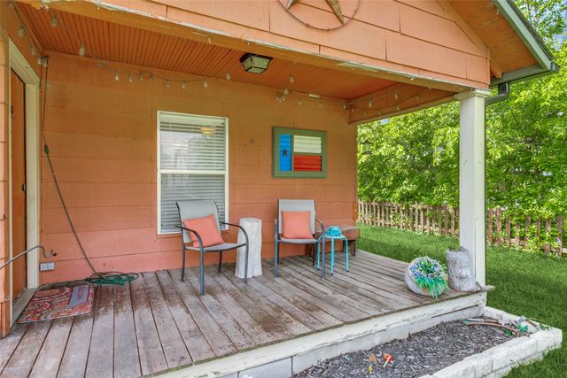 612 E Wall Street, Grapevine, TX 76051
