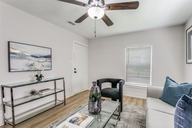 612 E Wall Street, Grapevine, TX 76051