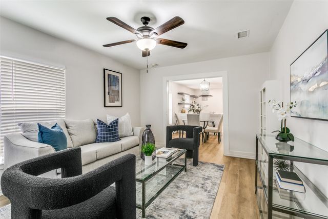 612 E Wall Street, Grapevine, TX 76051