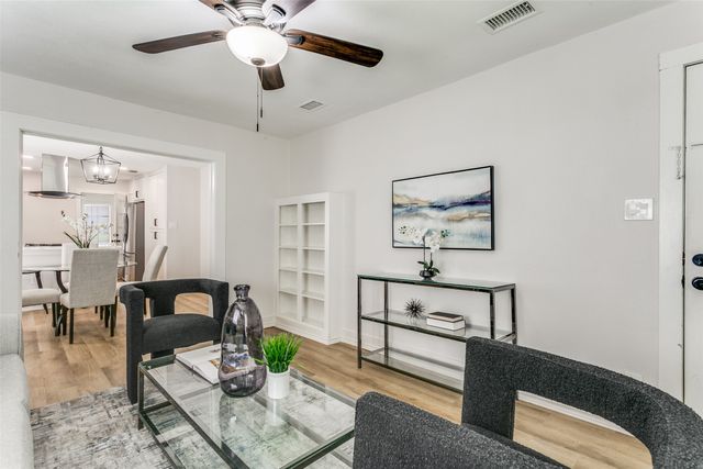 612 E Wall Street, Grapevine, TX 76051