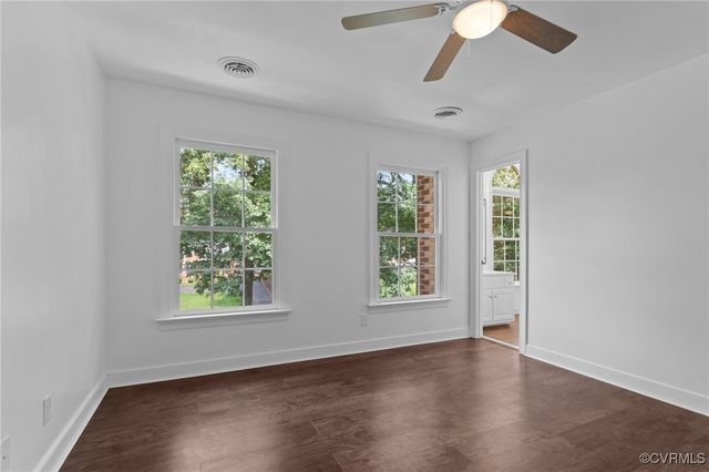 12112 Hogans Aly, Chester, VA 23836