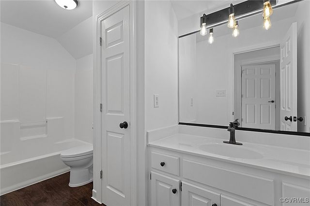 12112 Hogans Aly, Chester, VA 23836