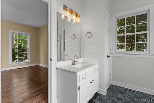 12112 Hogans Aly, Chester, VA 23836