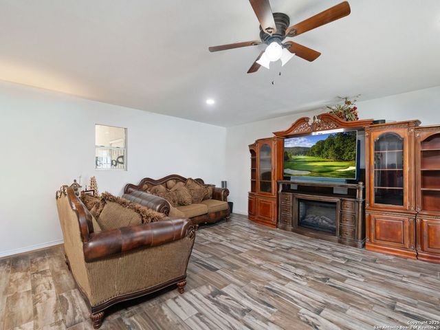 6472 Whitby, San Antonio, TX 78240