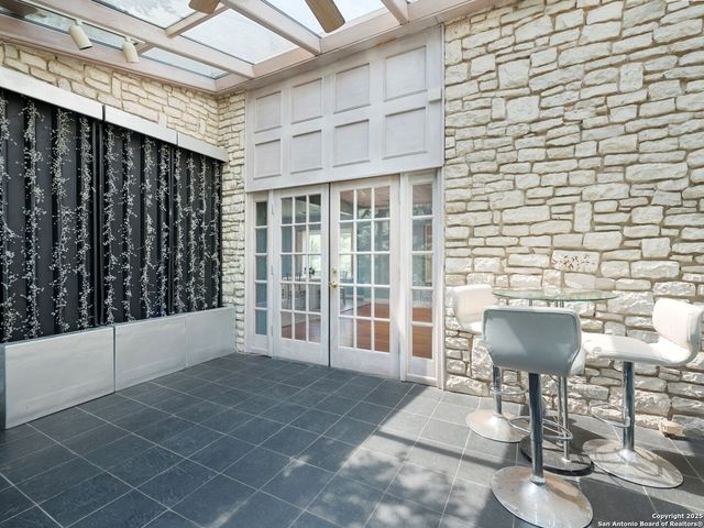 6472 Whitby, San Antonio, TX 78240