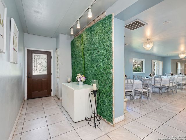 6472 Whitby, San Antonio, TX 78240