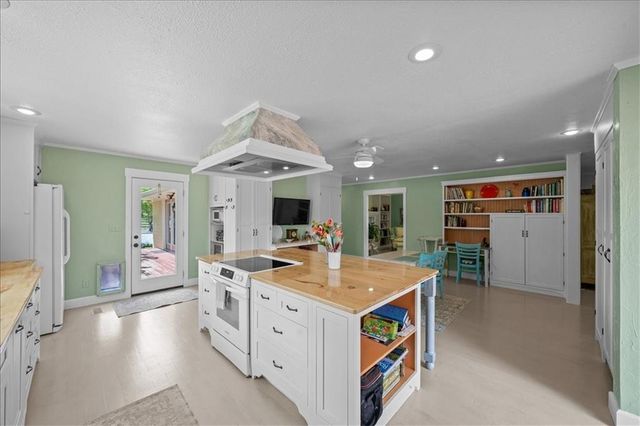 28639 Hospital Drive, Paola, KS 66071