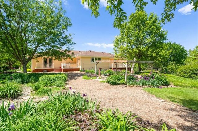 28639 Hospital Drive, Paola, KS 66071