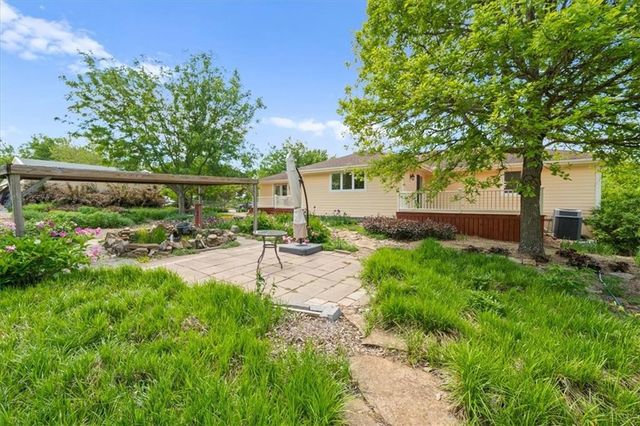 28639 Hospital Drive, Paola, KS 66071