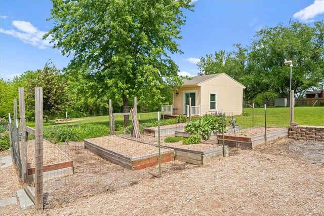 28639 Hospital Drive, Paola, KS 66071