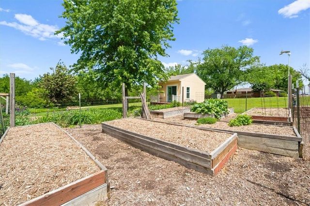 28639 Hospital Drive, Paola, KS 66071