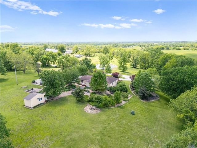 28639 Hospital Drive, Paola, KS 66071