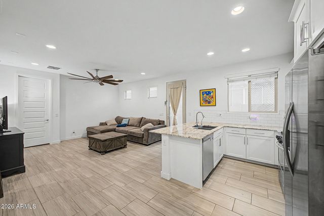 12405 W WAGON WHEEL Drive, Glendale, AZ 85307