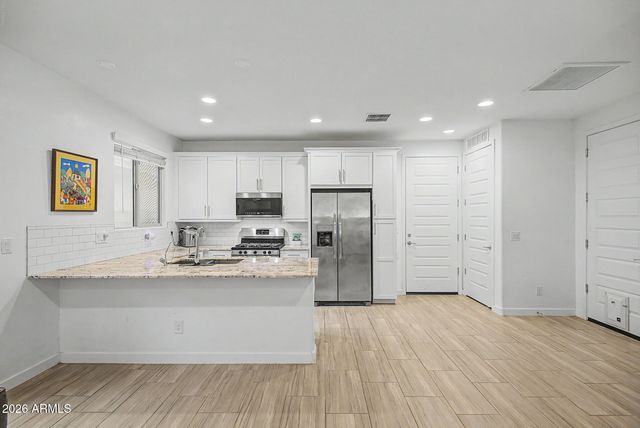 12405 W WAGON WHEEL Drive, Glendale, AZ 85307