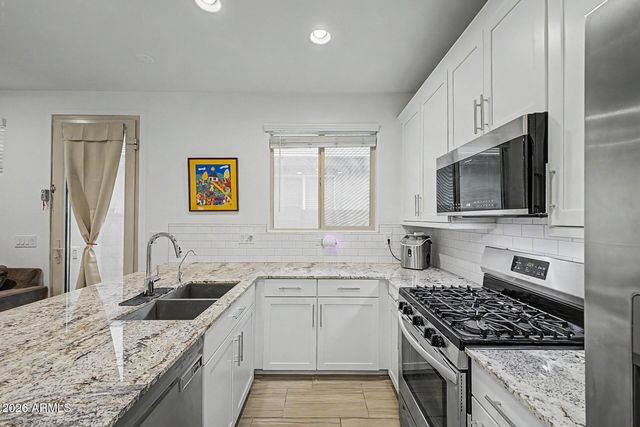 12405 W WAGON WHEEL Drive, Glendale, AZ 85307