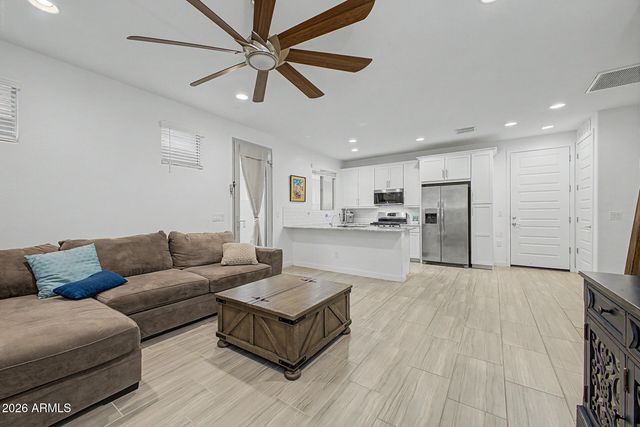 12405 W WAGON WHEEL Drive, Glendale, AZ 85307