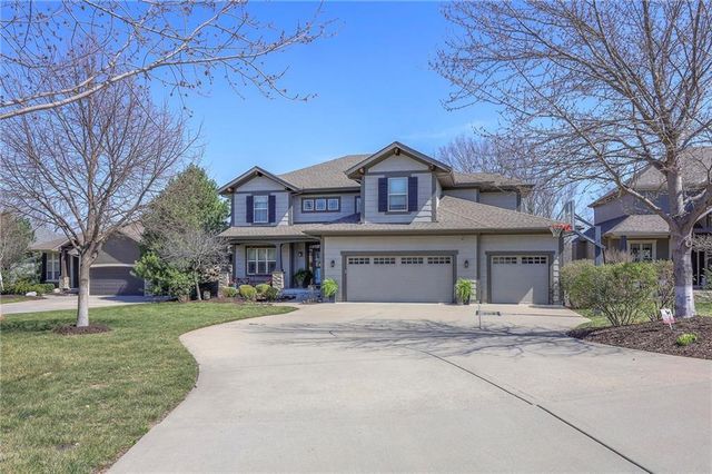 10711 S Appleridge Lane, Olathe, KS 66061