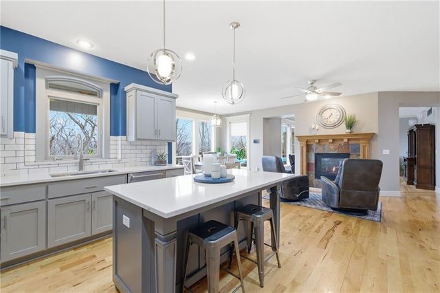 10711 S Appleridge Lane, Olathe, KS 66061