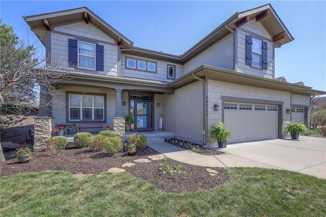 10711 S Appleridge Lane, Olathe, KS 66061