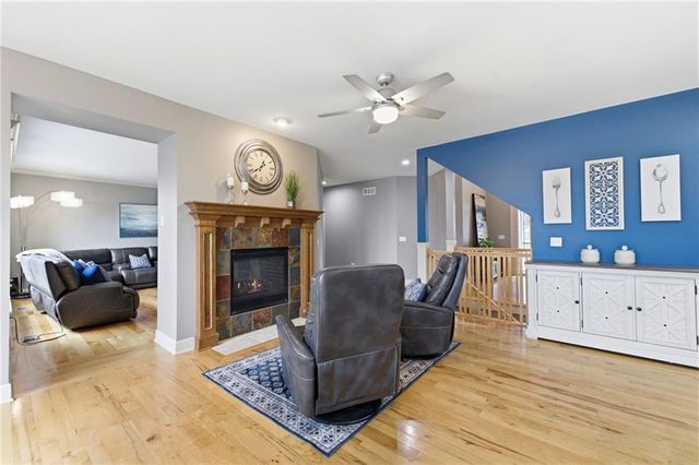 10711 S Appleridge Lane, Olathe, KS 66061