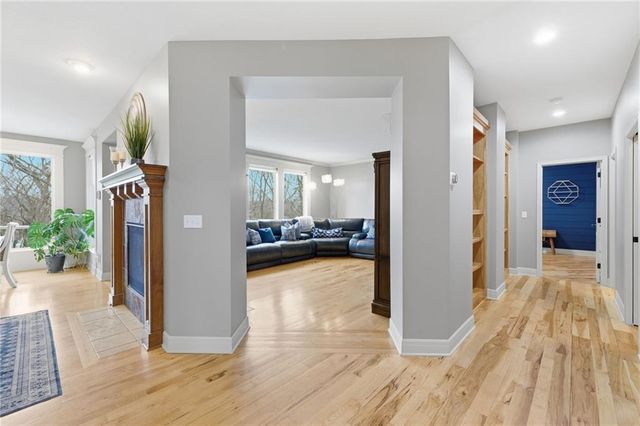 10711 S Appleridge Lane, Olathe, KS 66061