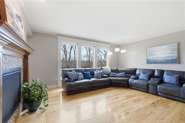 10711 S Appleridge Lane, Olathe, KS 66061